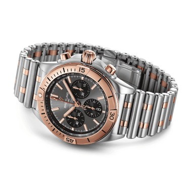 Montre Breitling Chronomat B01 Chronograpge Or automatique cadran anthracite bracelet acier et or rouge 42 mm UB0134101B1U1