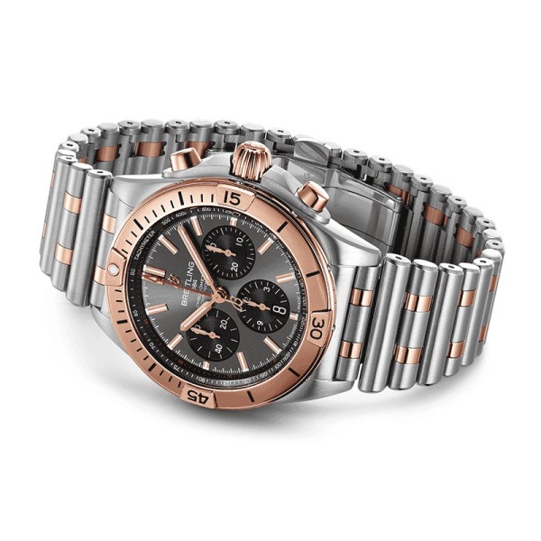Montre Breitling Chronomat B01 Chronograpge Or automatique cadran anthracite bracelet acier et or rouge 42 mm UB0134101B1U1