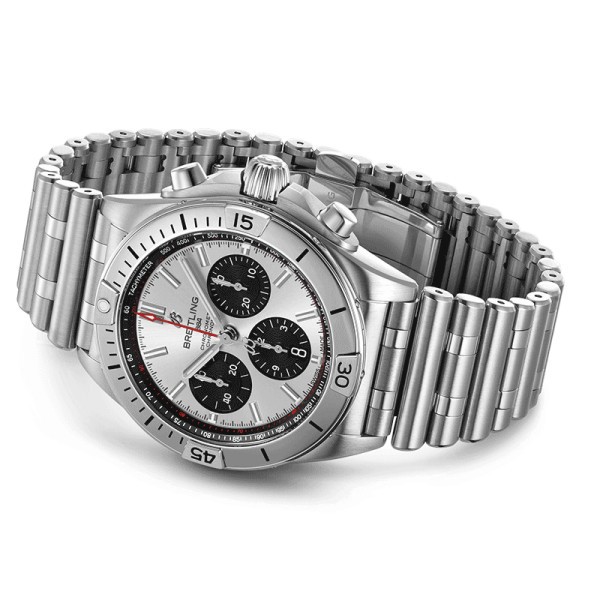 Montre Breitling Chronomat B01 Chronograph automatique cadran argent bracelet acier 42 mm AB0134101G1A1