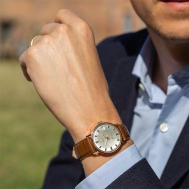 Enicar gold watch 2025