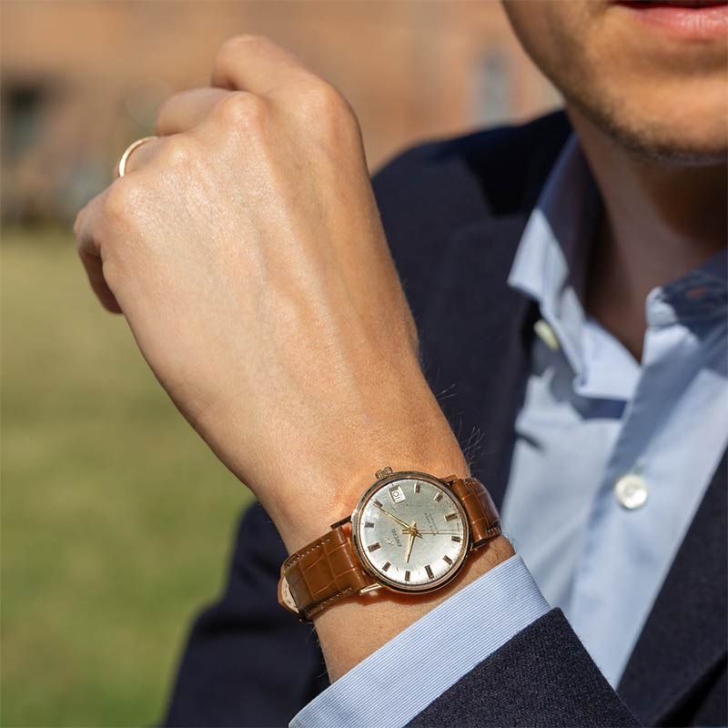 Montre Enicar automatique or rose 750 millièmes 1960s 34 mm