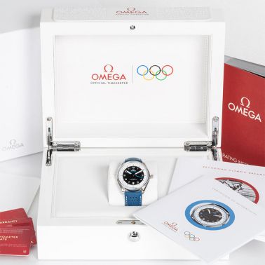 Montre Omega Seamaster Jeux Olympiques cadran blanc bracelet cuir bleu Edition limitée 2032 ex. 39,5 mm