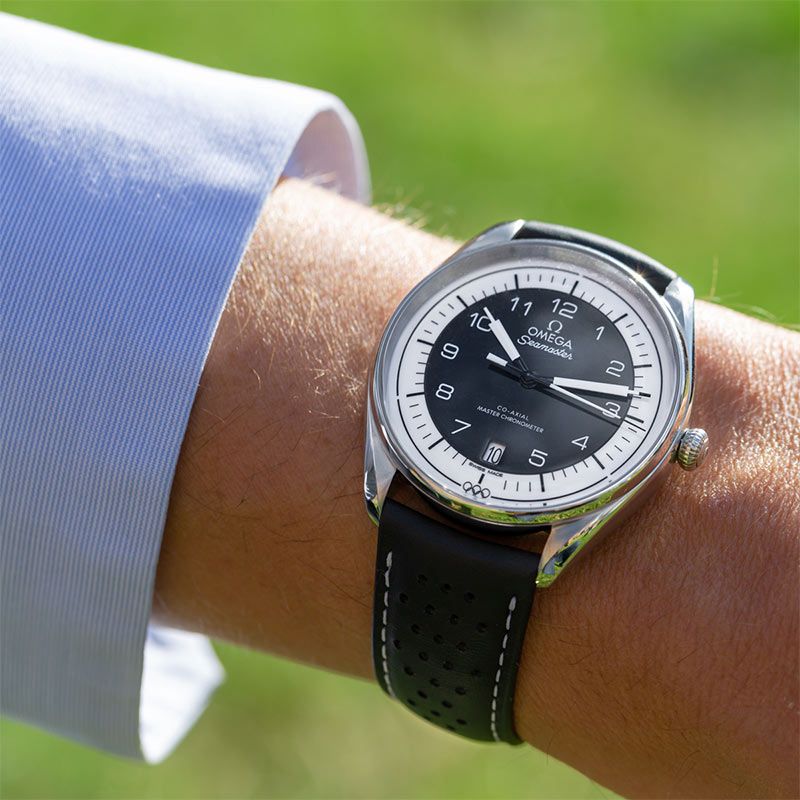 Montre Omega Seamaster Jeux Olympiques cadran blanc bracelet cuir noir Edition limitée 2032 ex. 39,5 mm