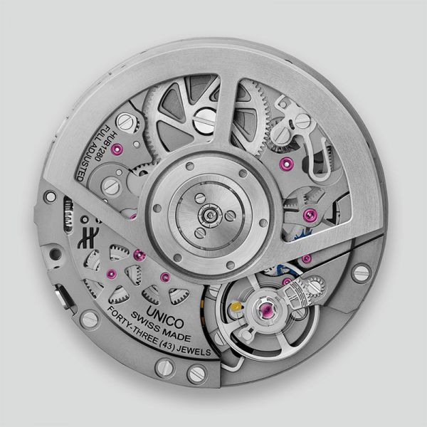 Montre Hublot Big Bang Unico Sapphire cadran squeletté bracelet caoutchouc blanc 42 mm 441.JX.4802.RT