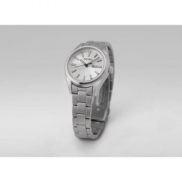 Montre Seiko Classique quartz jour date argenté bracelet acier 29,8 mm