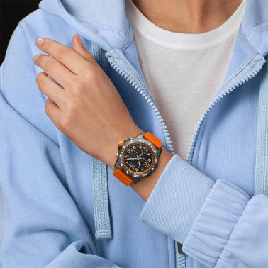 Montre Breitling Professional Endurance Pro cadran noir bracelet caoutchouc orange 44 mm X82310A51B1S1