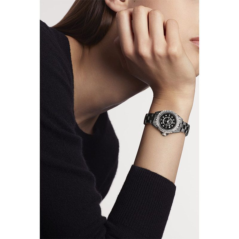 Montre CHANEL J12 lunette et index sertis bracelet céramique haute résistance noire 29 mm
