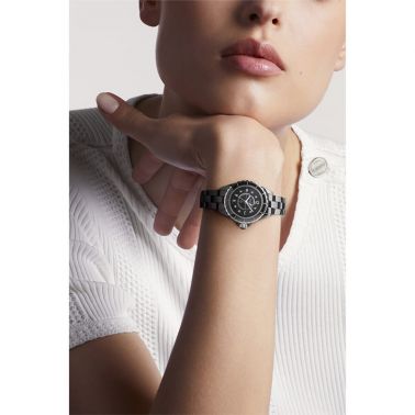Montre CHANEL J12 cadran noir index diamants bracelet céramique haute résistance noire 29 mm
