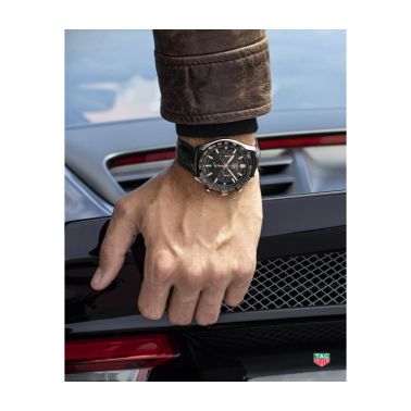 Montre TAG Heuer Carrera calibre Heuer 02 chronographe cadran noir bracelet cuir noir 44 mm CBN2A5A.FC6481