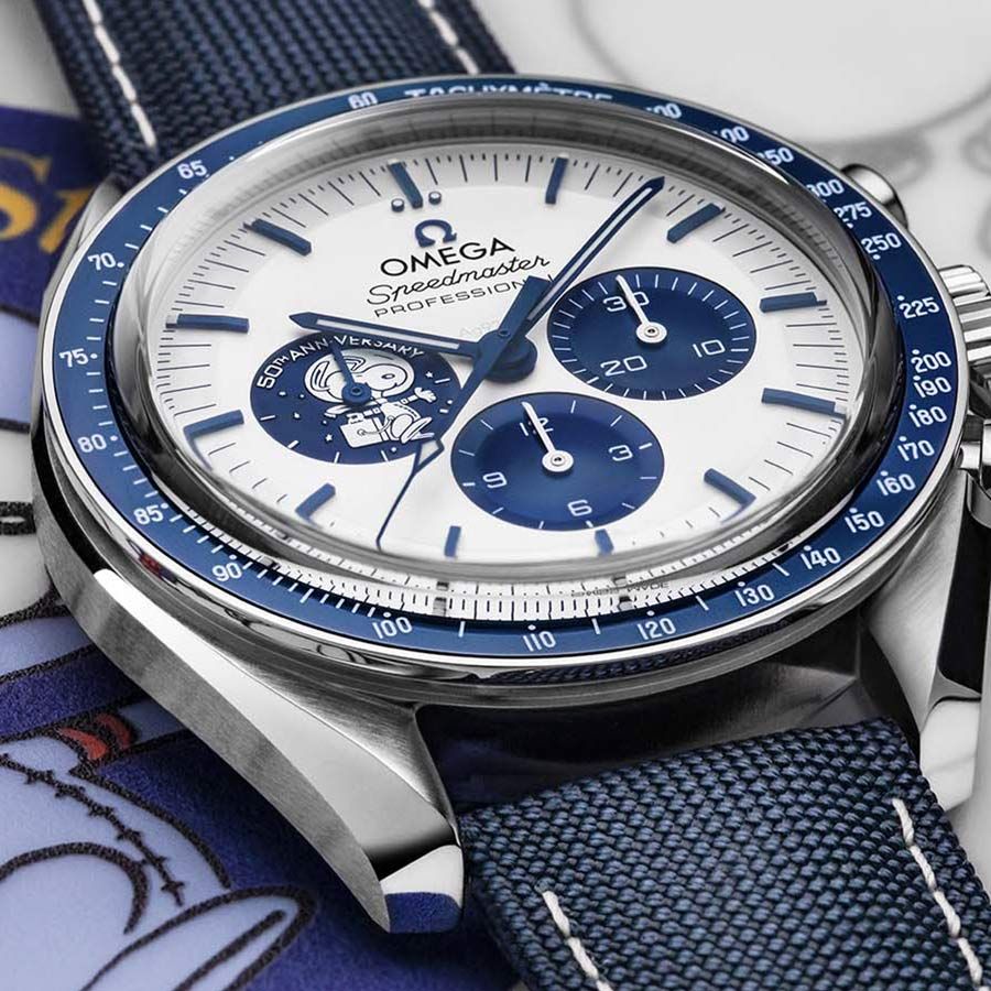 Montre Omega Speedmaster Moonwatch Silver Snoopy Award 42 mm