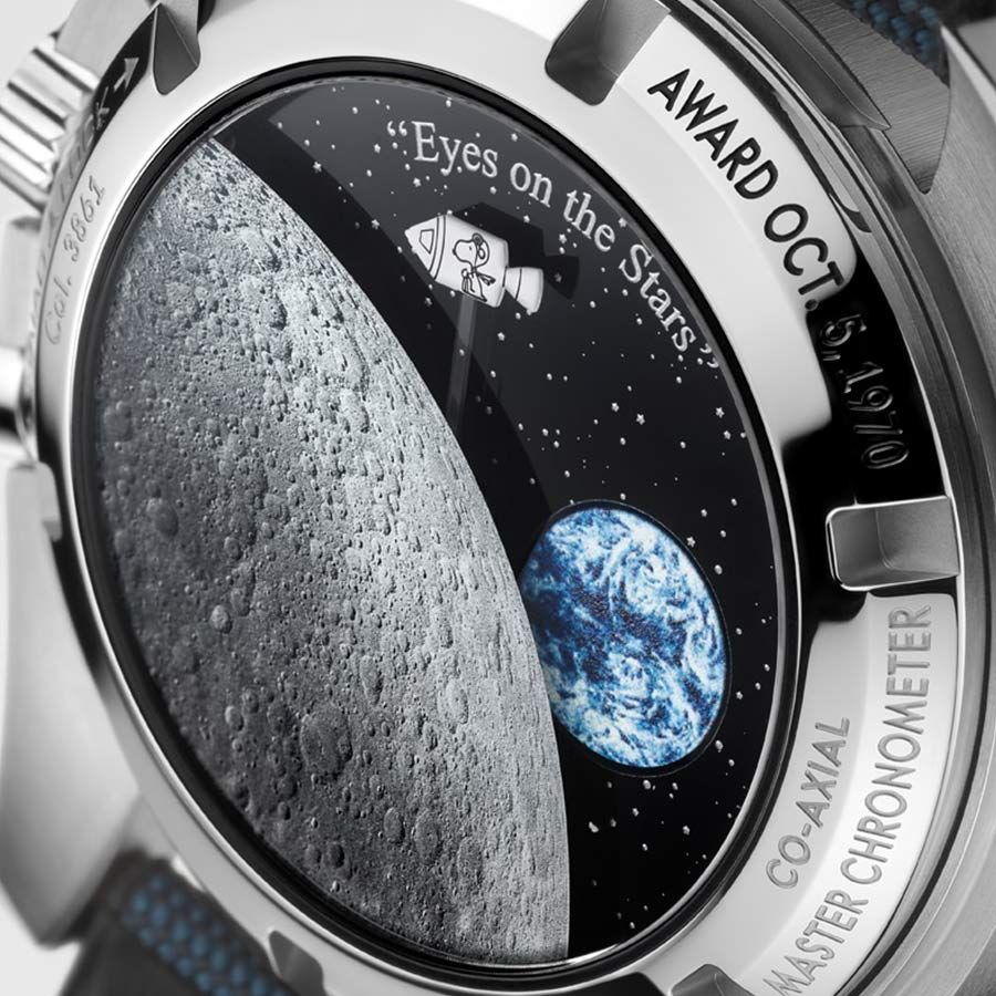 Omega Speedmaster Moonwatch Silver Snoopy Award 42 mm