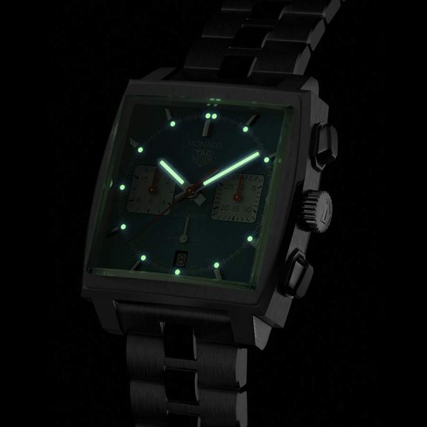 Montre TAG Heuer Monaco Calibre HEUER 02 cadran bleu bracelet acier 39 mm CBL2111.BA0644