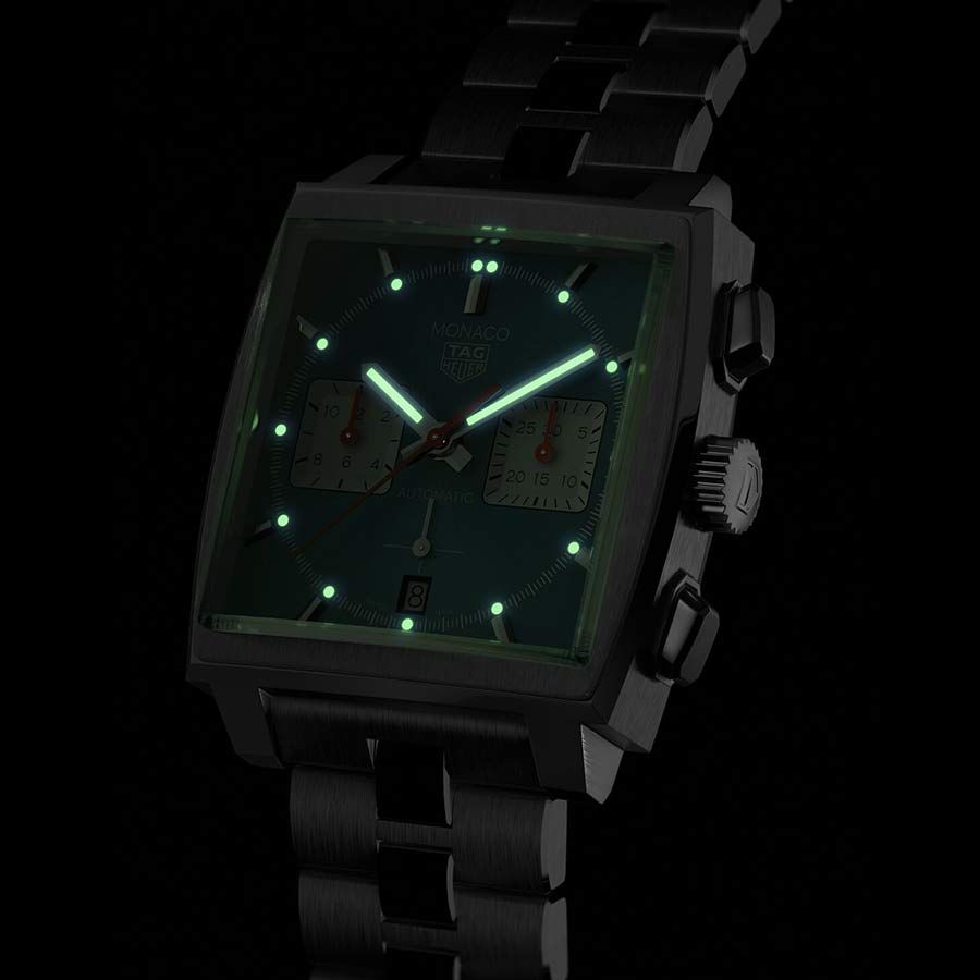 Montre TAG Heuer Monaco Calibre HEUER 02 cadran bleu bracelet acier 39 mm CBL2111.BA0644