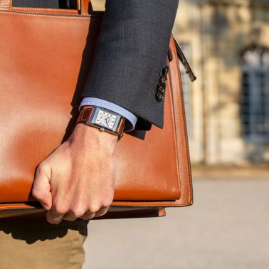 Montre Jaeger-LeCoultre Reverso Classic Large Small Second remontage manuel bracelet cuir Fagliano Q3858522