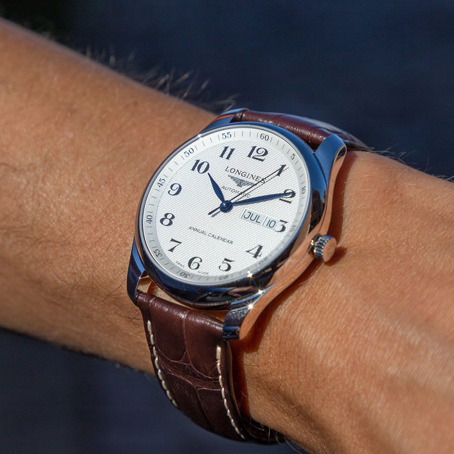 Montre Longines Master Collection Annual Calendar automatique chiffres arabes bracelet cuir marron 40 mm