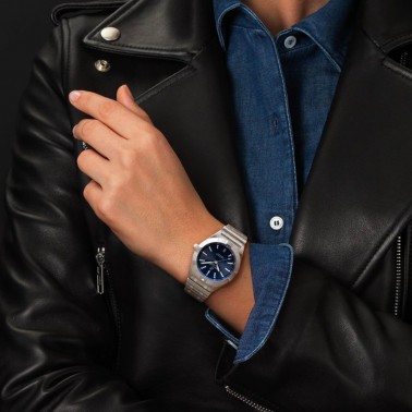 Montre Breitling Chronomat Lady Superquartz cadran bleu nuit 32 mm A77310101C1A1