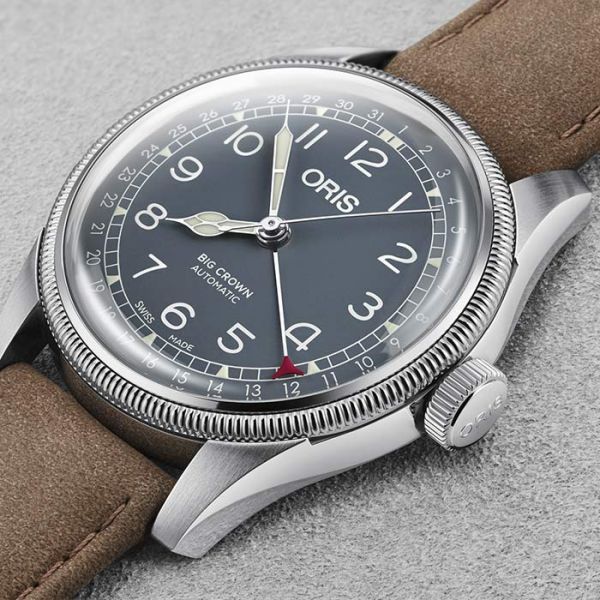 Montre Oris Aviation Big Crown Pointer Date cadran bleu bracelet cuir brun 40 mm