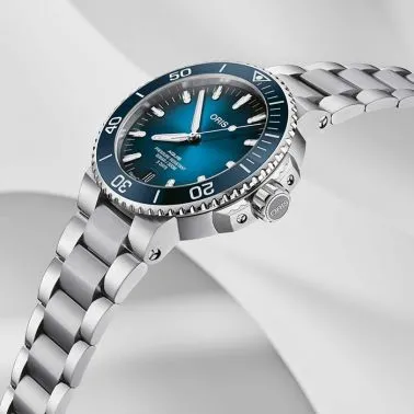 Oris Plongée Aquis Date Caliber 400 watch blue dial steel bracelet 43,5 mm