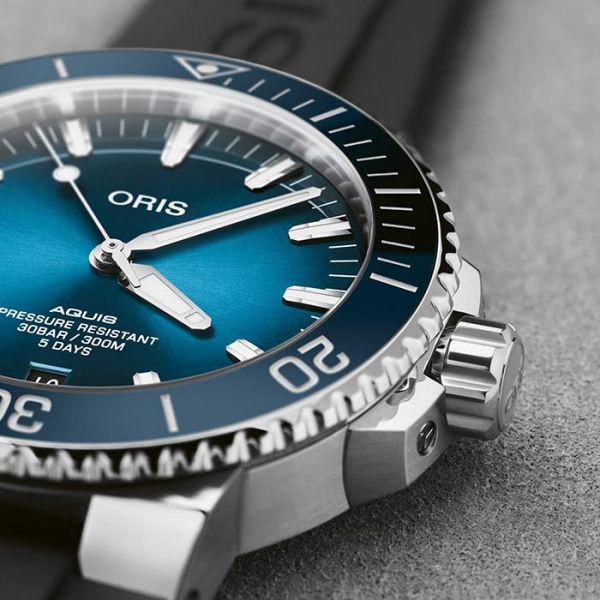 Montre Oris Plongée Aquis Date Calibre 400 bracelet caoutchouc 43,5 mm