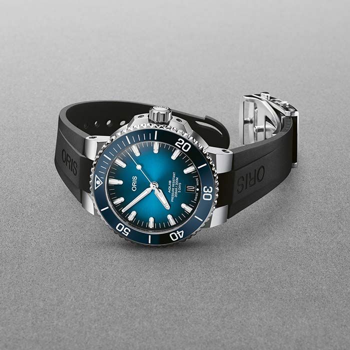 Montre Oris Plongee Aquis Date Calibre 400 bracelet caoutchouc 43 5 mm