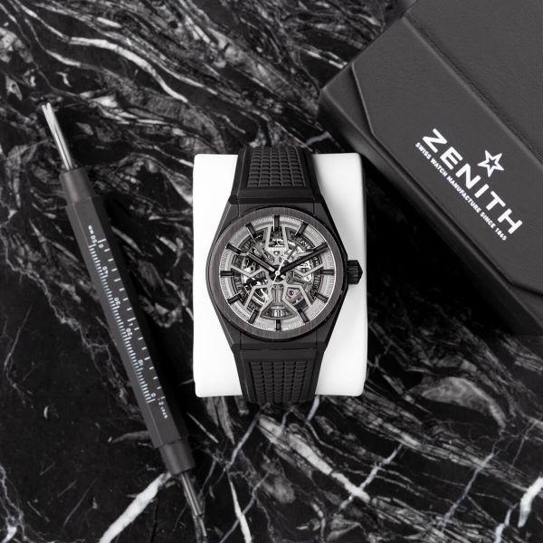 Montre Zenith Defy Classic Black Ceramic 41 mm 2020 Full Set 49.9000.670/77.R782