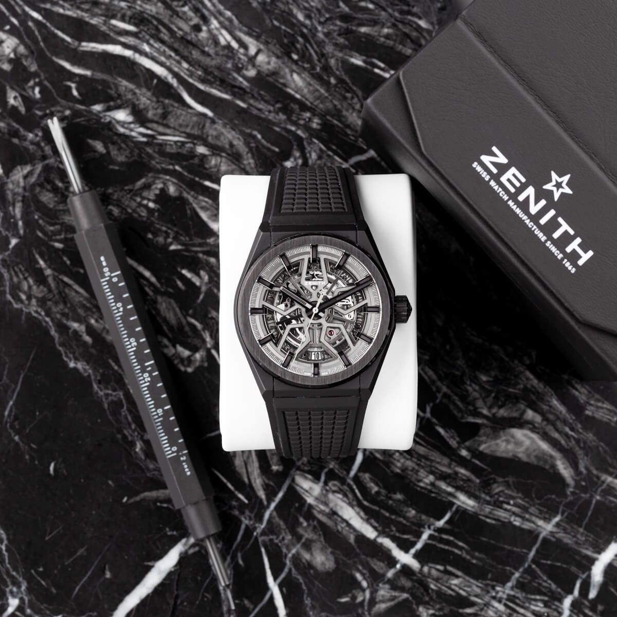 Montre Zenith Defy Classic Black Ceramic 41 mm 2020 Full Set 49.9000.670/77.R782
