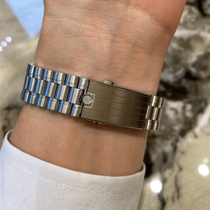 310.30.42.50.01.001 Montre Omega Speedmaster Moonwatch Professional Chronographe Co-Axial Master Chronometer verre hésalite brac