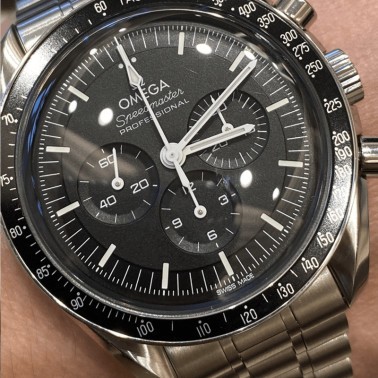 310.30.42.50.01.001 Montre Omega Speedmaster Moonwatch Professional Chronographe Co-Axial Master Chronometer verre hésalite brac