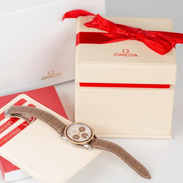 Omega Speedmaster chronograph watch 38 mm Full Set 2019 - Lepage