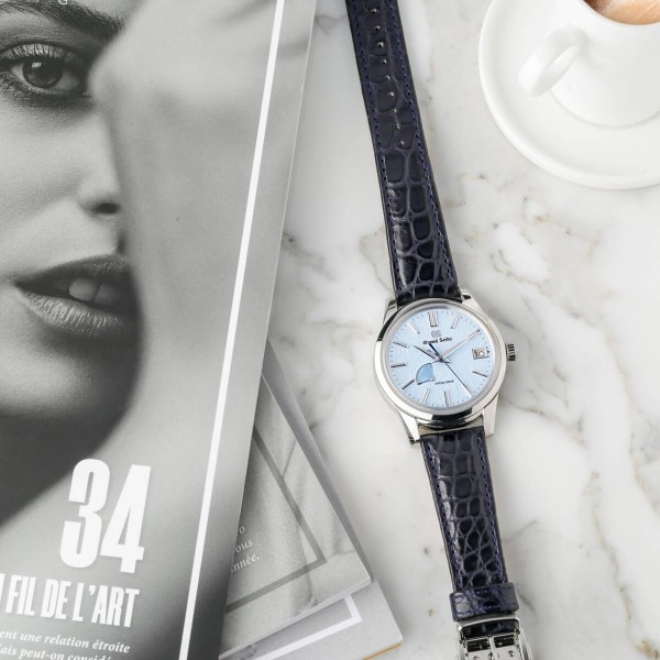 Montre Grand Seiko Elegance Spring Drive cadran bleu bracelet cuir noir 40,2 mm SBGA407G