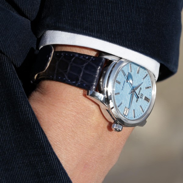 Montre Grand Seiko Elegance Spring Drive cadran bleu bracelet cuir noir 40,2 mm SBGA407G