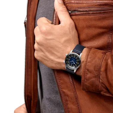 Montre Longines Legend Diver automatique cadran bleu bracelet cuir bleu 42 mm L3.774.4.90.2