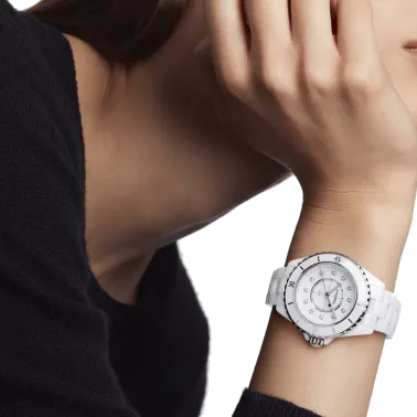 Montre CHANEL J12 cadran blanc index diamants bracelet céramique haute résistance blanche 33 mm H5703