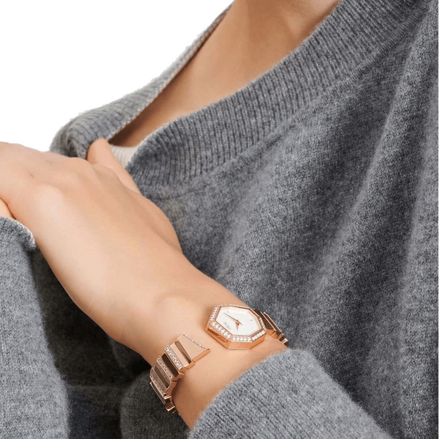 Montre Dior Gem quartz cadran nacre blanche 27 mm bracelet or rose diamants 15,5 cm CD18117X1003