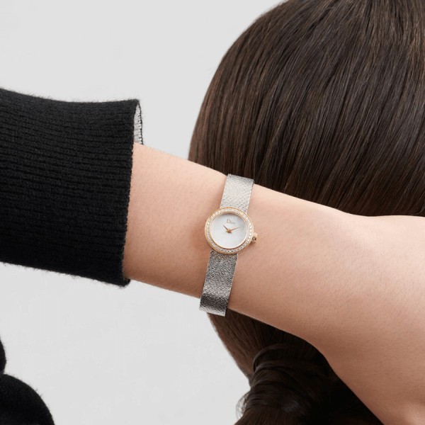 Montre Mini D de Dior Satine quartz cadran nacre lunette sertie 19 mm CD040120M003