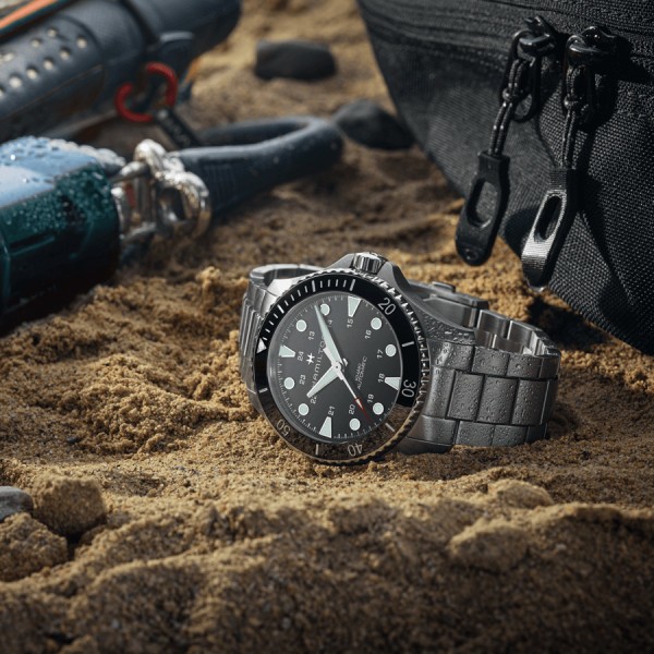 Montre Hamilton Khaki Navy Scuba automatique cadran noir bracelet acier 43 mm H82515130