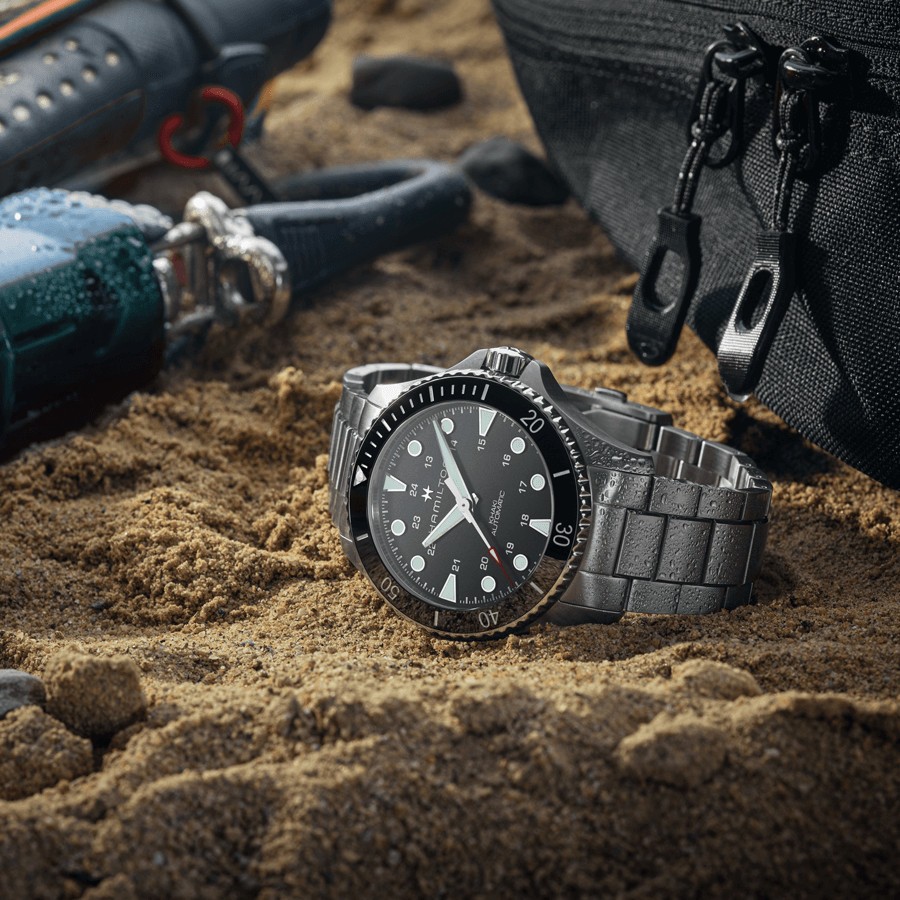 Montre Hamilton Khaki Navy Scuba automatique cadran noir bracelet acier 43 mm H82515130