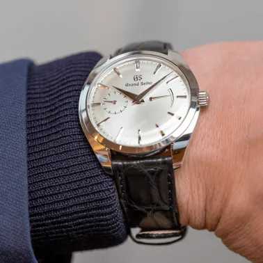 Montre Grand Seiko Elegance mécanique cadran argenté bracelet cuir noir 39 mm SBGK007G