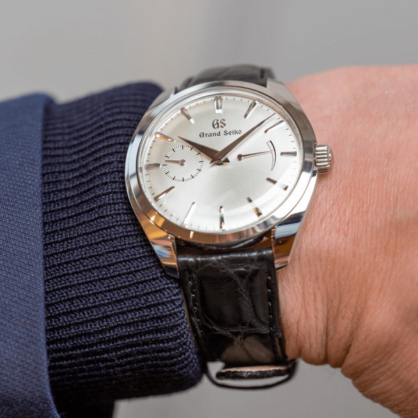 Montre Grand Seiko Elegance mécanique cadran argenté bracelet cuir noir 39 mm SBGK007G