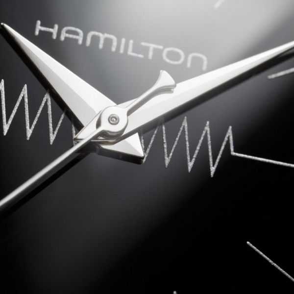 Montre Hamilton Ventura Classic L quartz cadran noir bracelet cuir de vachette façon lézard noir H24411732