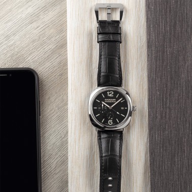 Montre Panerai cadran noir bracelet cuir noir