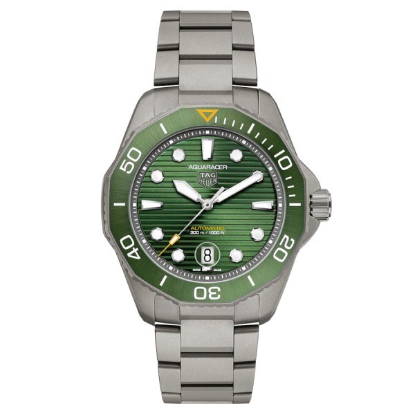 Montre TAG Heuer Aquaracer Professional 300 Calibre 5 cadran vert bracelet titane 43 mm WBP208B.BF0631