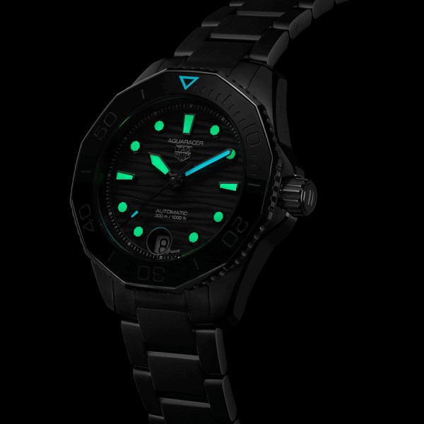 TAG Heuer Aquaracer Professional 300 Caliber 5 watch black lacquered dial steel bracelet 36 mm WBP231D.BA0626