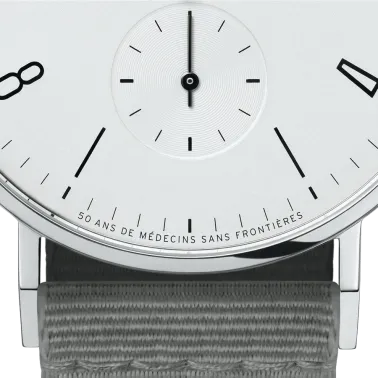 Montre Nomos Tangente 38 - 50 ans de Médecins Sans Frontières Ed. limitée 2021 ex. automatique cadran blanc bracelet textile gri