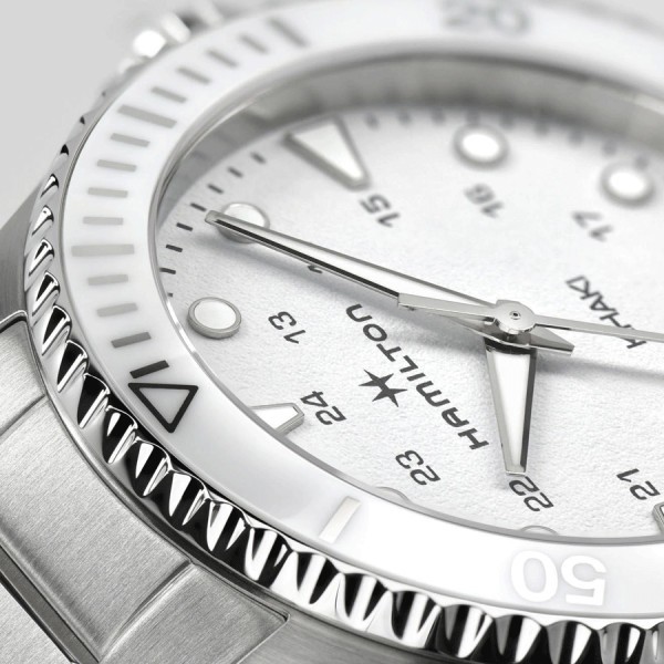 Hamilton Khaki Navy Scuba quartz watch white dial steel bracelet 37 mm H82221110