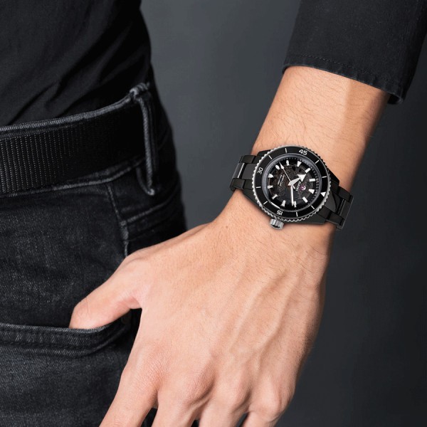 Montre Rado Captain Cook High Tech Ceramic automatique cadran noir bracelet céramique noire 43 mm R32127152