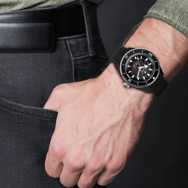 Montre Rado Captain Cook High Tech Ceramic automatique cadran noir bracelet caoutchouc noir 43 mm R32127156