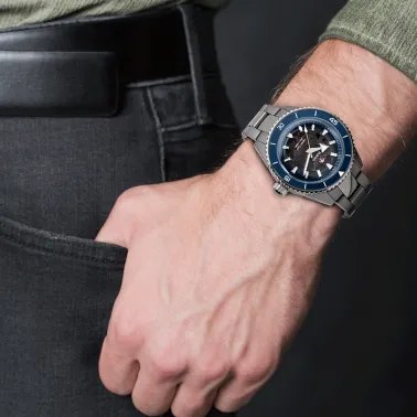 Rado Captain Cook High Tech Ceramic automatic watch black dial grey ceramic bracelet 43 mm R32128202