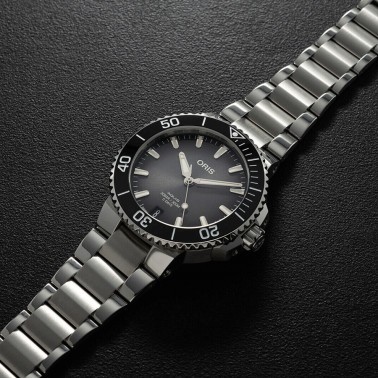 Montre Oris Aquis Date Calibre 400 automatique cadran noir bracelet acier 41,5 mm 01 400 7769 4154-07 8 22 09PEB
