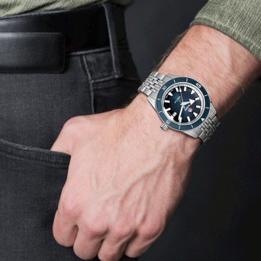 Montre Rado Captain Cook Automatic cadran bleu bracelet acier 42 mm R32505203